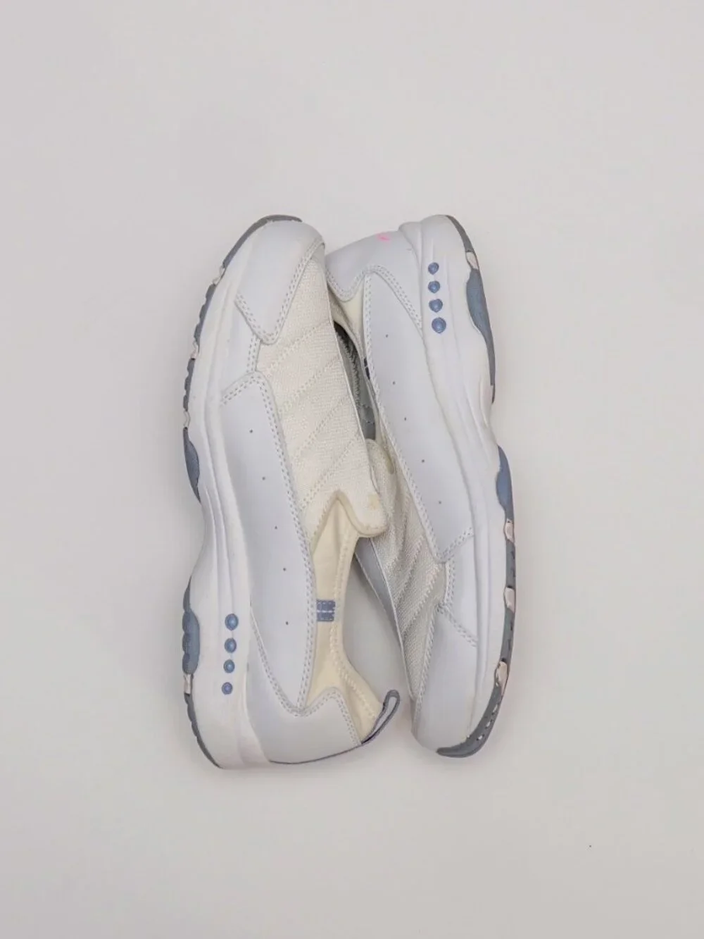Easy Spirit women's slip-on sneakers, model, white color, size 10, lightweight.